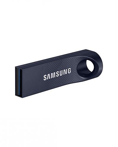 A photo of a flash drive
